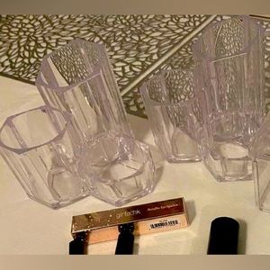 2 Clear acrylic makeup holder